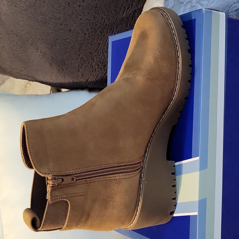 White Mountain Suede Ankle Boots - Picture 4 of 5